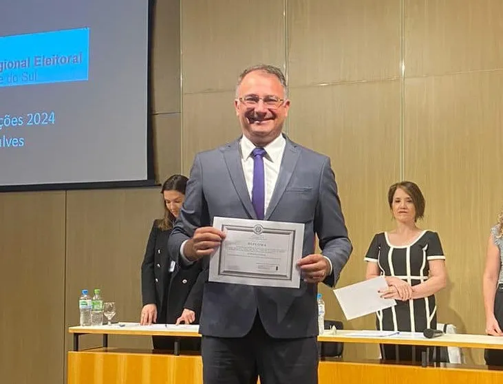 Anderson Zanella deve assumir a presidência do Legislativo para os próximos dois anos - Fotos: Reprodução/Especial