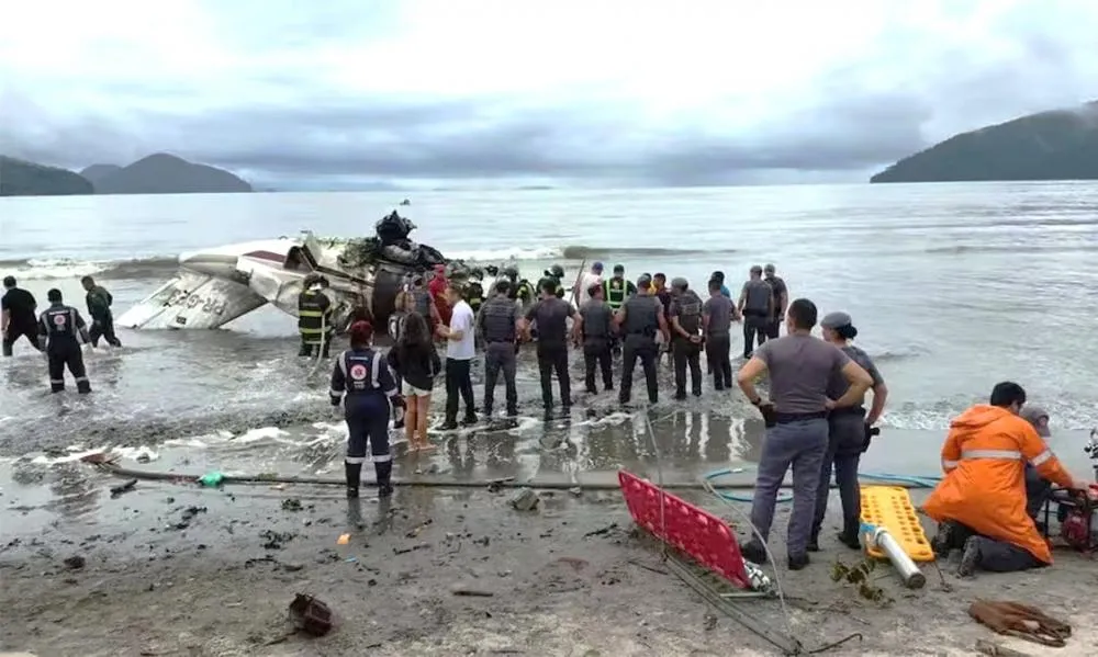 Quatro pessoas sobrevivem em queda de avião no interior de São Paulo