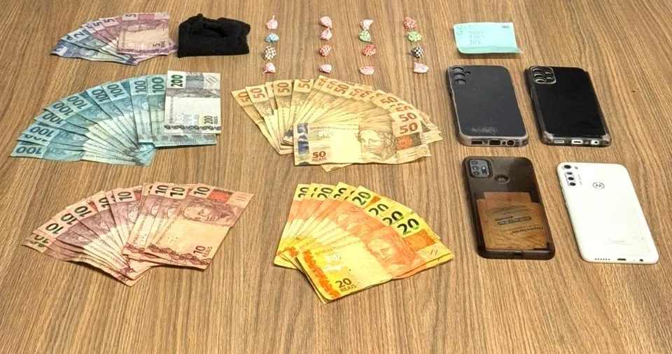 BM prende casal e apreende adolescente por tráfico de drogas em Bento