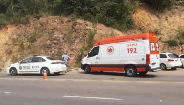 Homem fica em estado gravíssimo após ser atropelado por caminhão em Bento