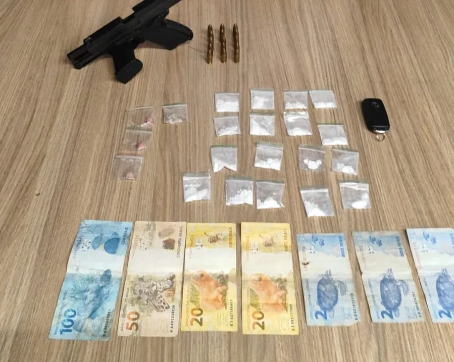 Homem é preso com cocaína, ecstasy e pistola nove milímetros em Bento