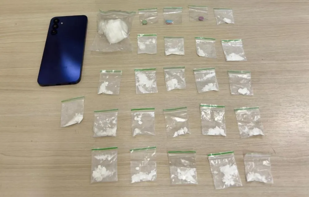 Mulher é presa com mais de 22 porções de cocaína em Bento