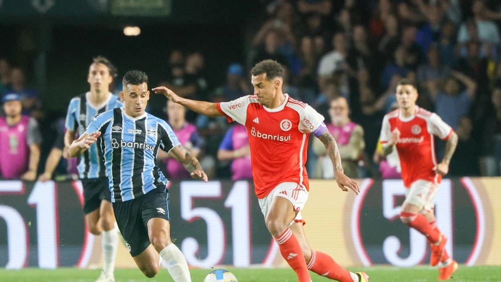 Meias Cristaldo e Alan Patrick são candidatos a protagonistas no Gre-Nal - Foto: Ricardo Duarte/Internacional/Especial