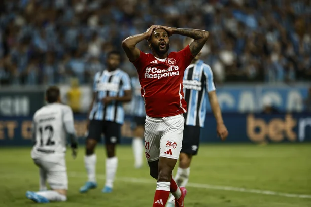 Atacante Wesley perdeu um gol incrível no primeiro tempo da partida - Foto: André Ávila/RBS/Especial
