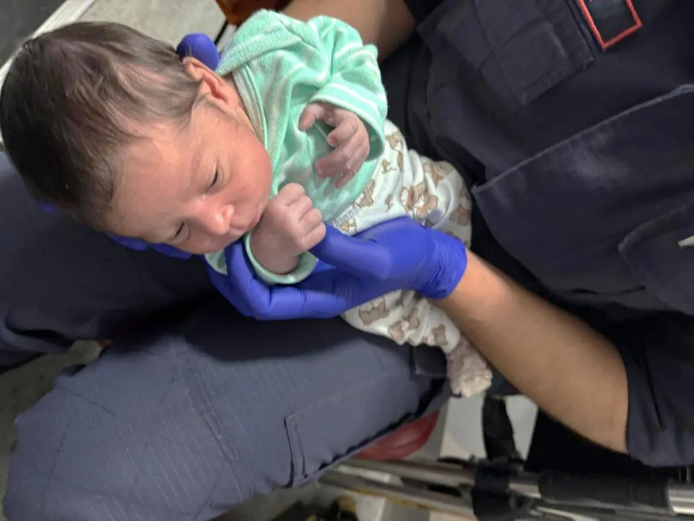 Rapidez do Corpo de Bombeiros em atender a ocorrência foi fundamental para o salvamento da bebê - Fotos: Corpo de Bombeiros/Especial