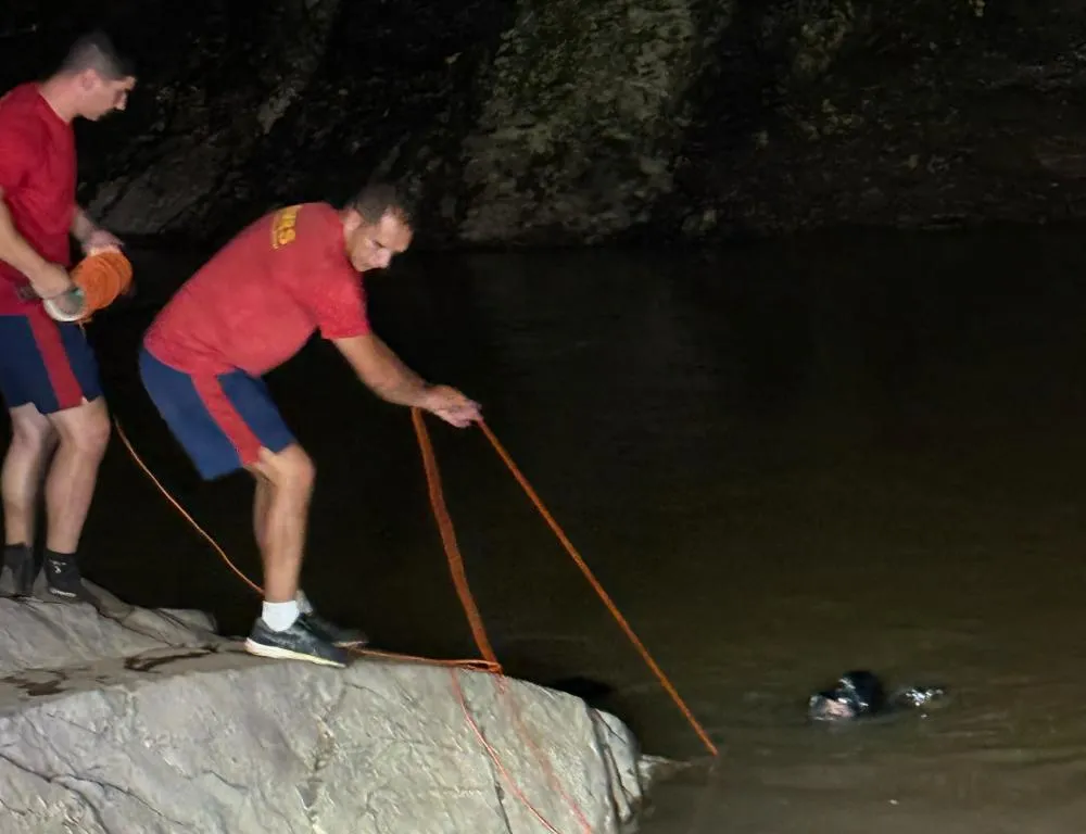 Mergulhadores localizaram corpo de Vinicius Gabriel às 22h15 - Foto: Corpo de Bombeiros/Especial