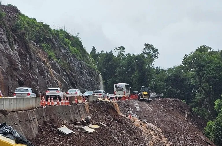 ALERTA: Deslizamentos de pedras são registrados na Serra das Antas