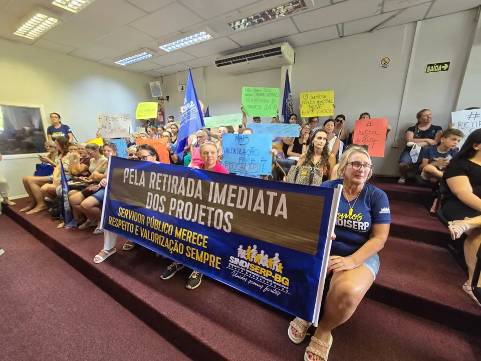 Vereadores votam projetos que retiram direitos dos servidores públicos