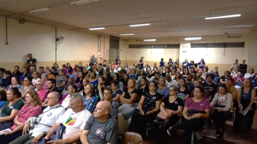 Servidores públicos estiveram reunidos na noite desta quinta-feira - Foto: Sindiserp/Especial