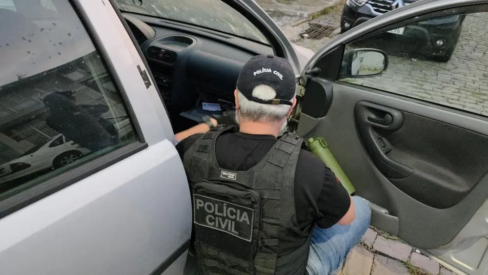 Polícia faz operação para investigar golpe milionário dos nudes