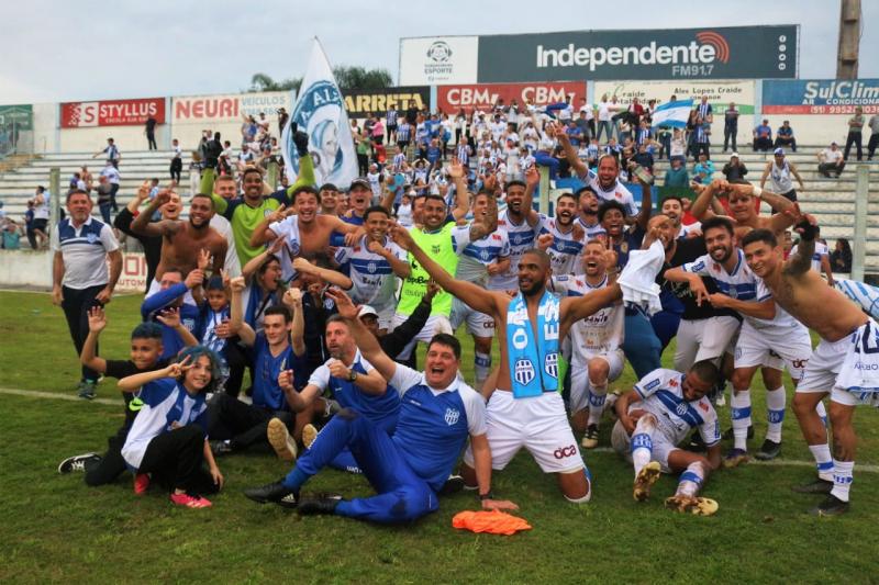 Festa de jogadores e torcida com a volta do Esportivo à Série A do Gauchão