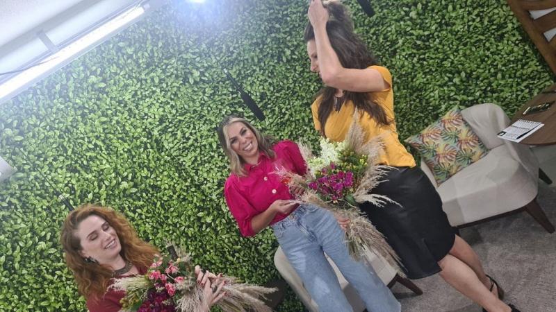 De Papo com a Jaque - Apresentadoras da TV COM